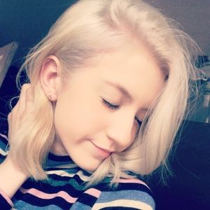 Meet your Posher, Emilee